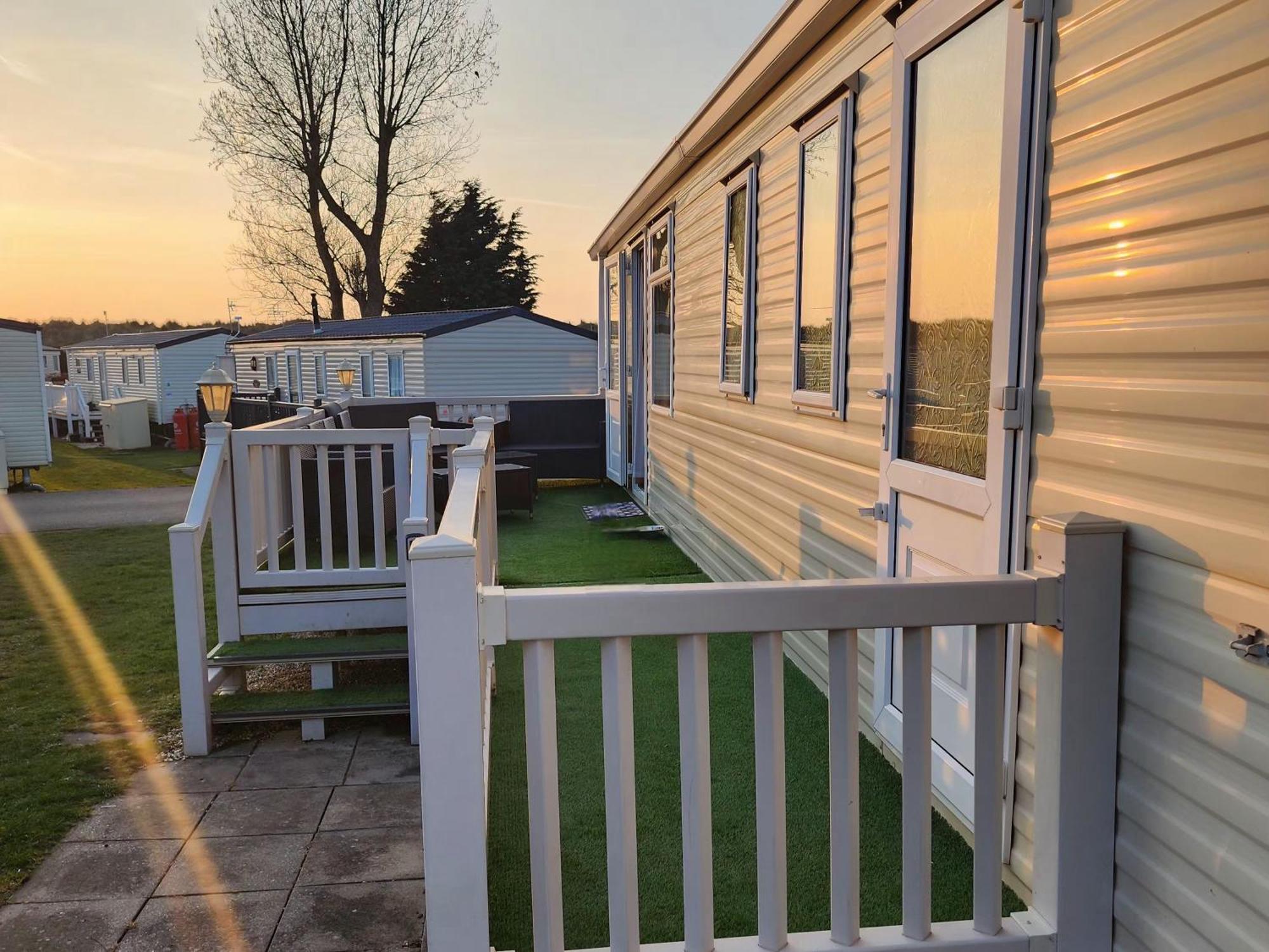 Dog Friendly Caravan Norfolk * Heacham